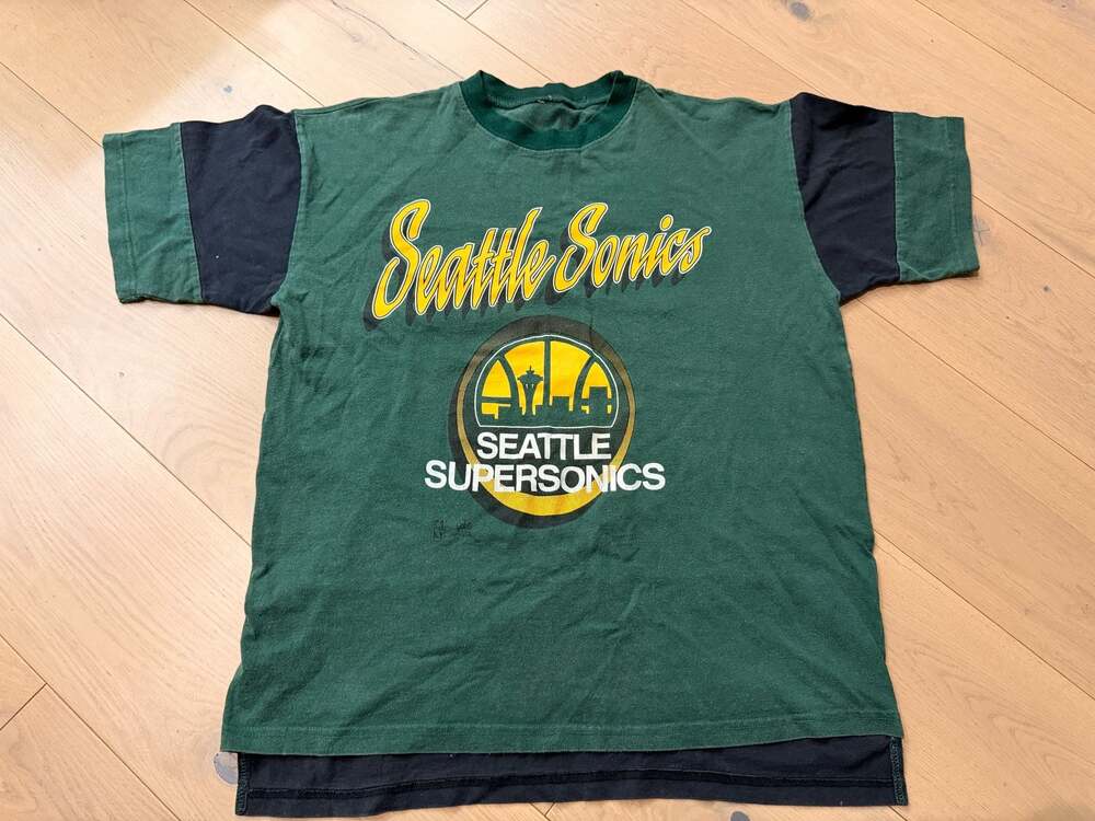 Vintage 90s Seattle SuperSonics NBA Color Block T-Shirt